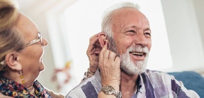 Как выбрать слуховой аппарат для пожилого человека