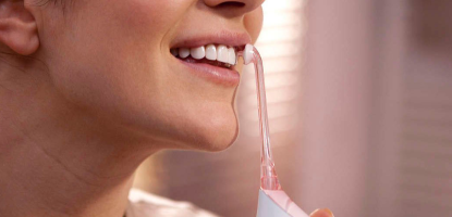 Как правильно чистить ирригатором полость рта: зубы, язык, миндалины